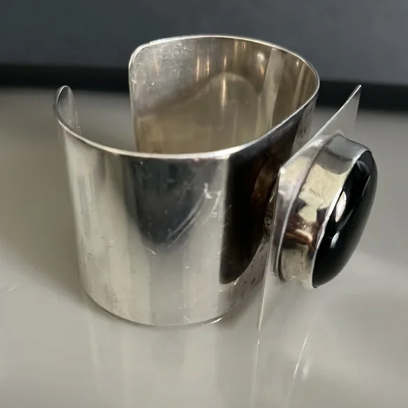 Mary Kay Sterling Silver Vintage Modernist Onyx Cuff Bracelet - Picture 7 of 17